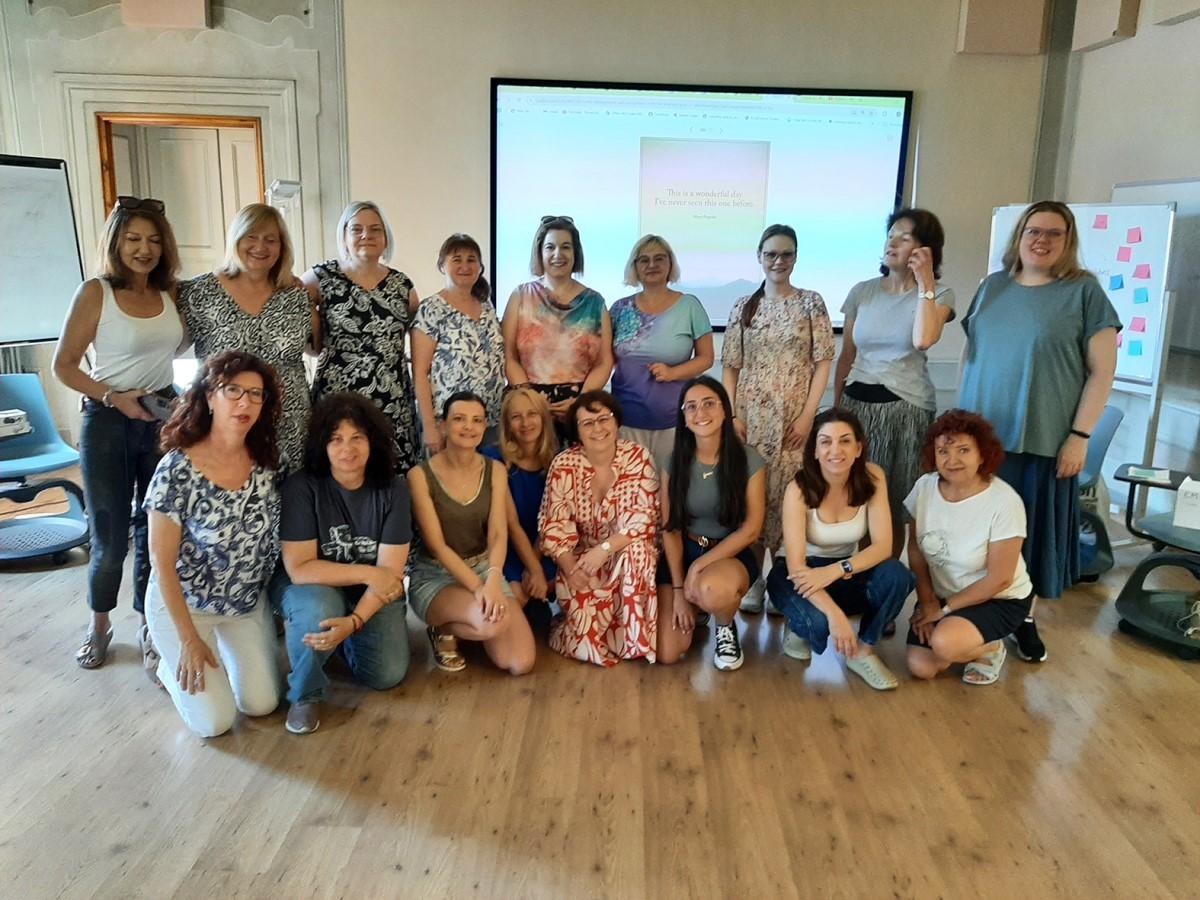The author (front row, sixth from left) with the other participants in the course.