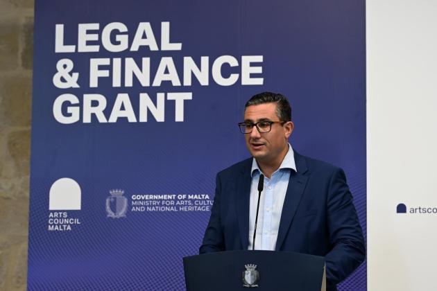 New grant offers artists up to €3,000 for legal and financial advice