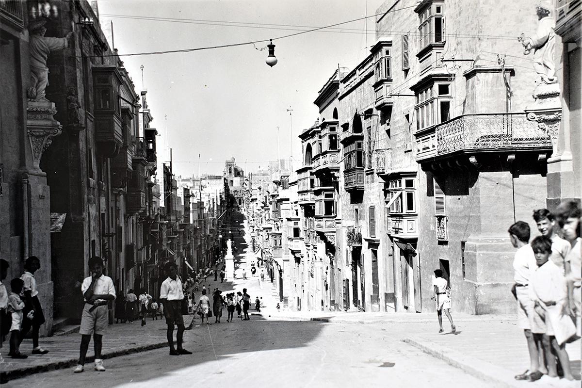 Strada Vittoria, Senglea, in the late 1930s.