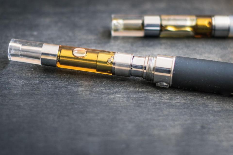 Health Minister eyes tougher rules for vapes and HHC products