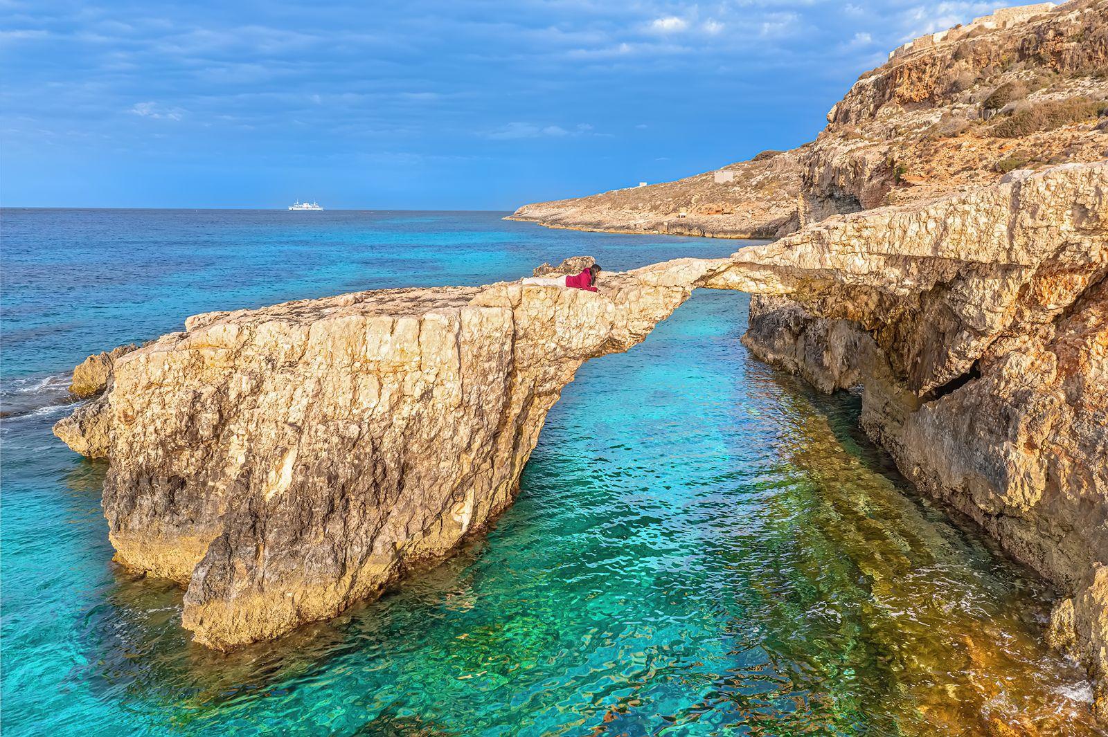 To access the arch, one would have to climb down from the Santa Marija Battery or climb up from near the sea. Photo: Daniel Cilia.