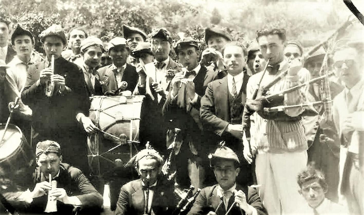 A joint picnic by Maltese and Italian undergraduates to Buskett in 1926
