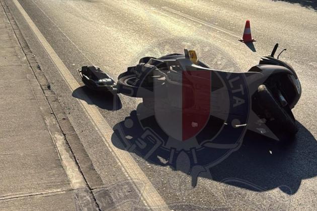 Motorcyclist hospitalised after falling off his motorcycle