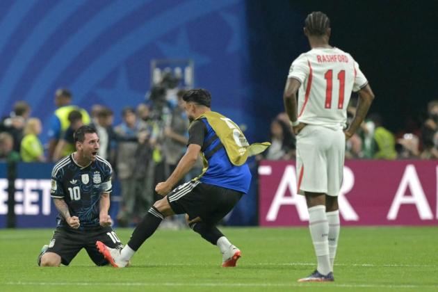 Argentina beat England 2-1 to reach World Cup final