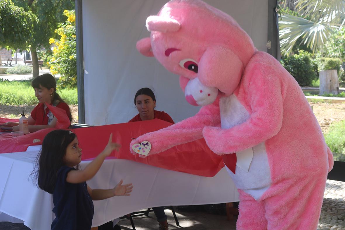 Children were entertained to games and received crafts as little gifts.
