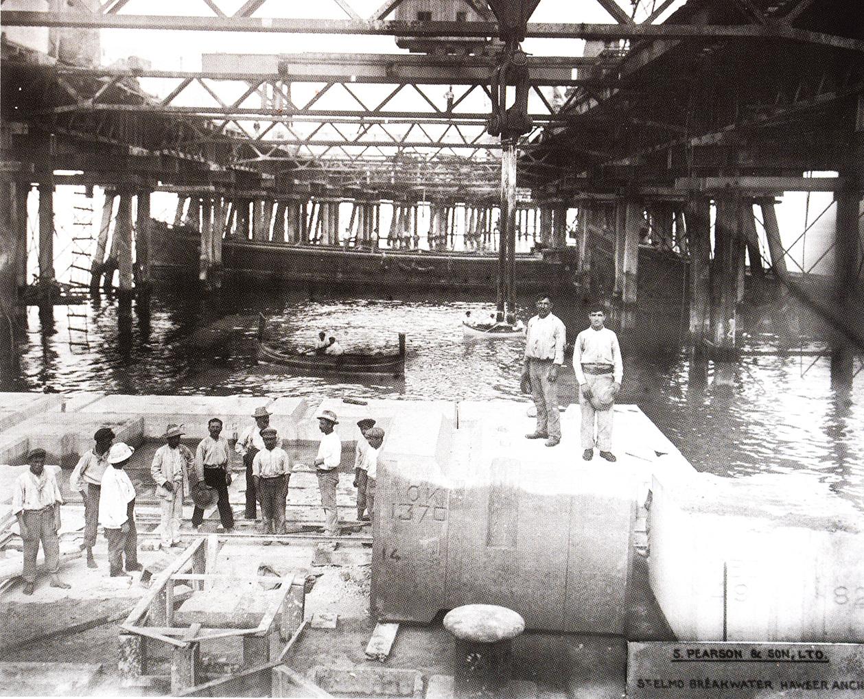 Building one of the arms of the breakwater, 1900s.