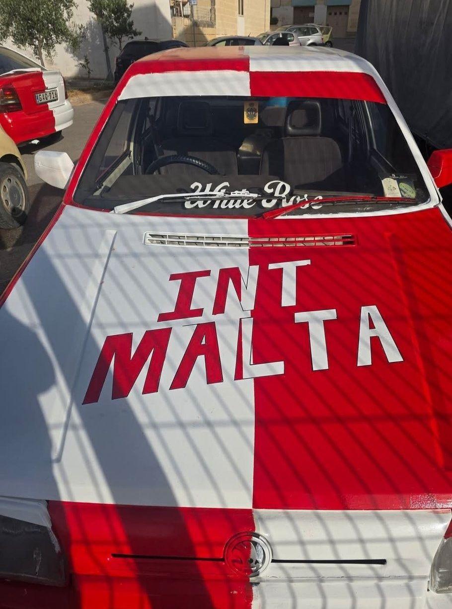 The Labour-themed vehicle.