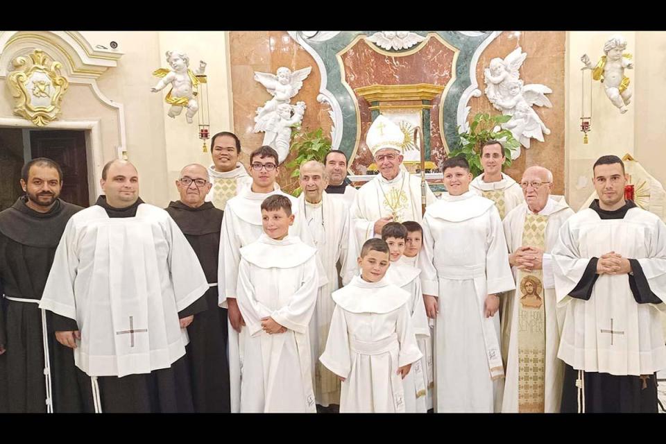 The Franciscan community of Għajnsielem, including altar boys, with Comayagua Bishop Mgr Angelo Falzon OFM (centre), after the celebration of mass and the presentation of a donation to Mgr Falzon. Photo: Charles Spiteri
