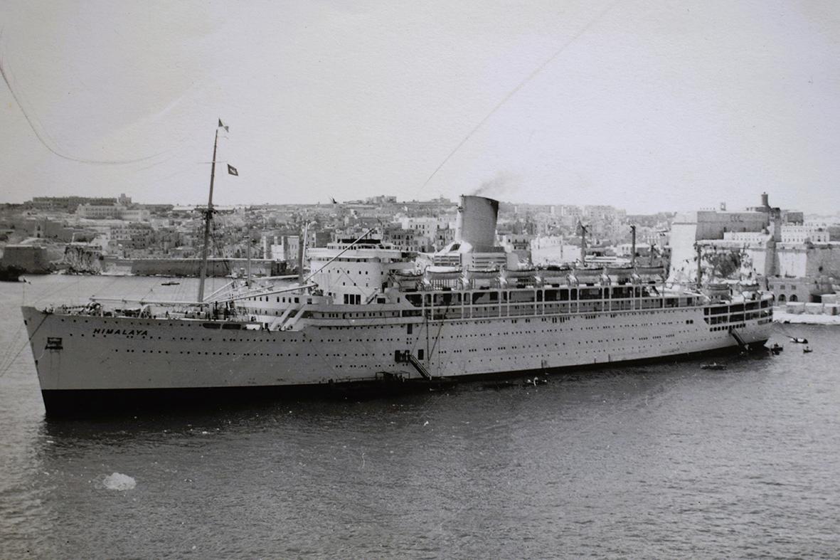 Postcard of the Himalaya in Grand Harbour.