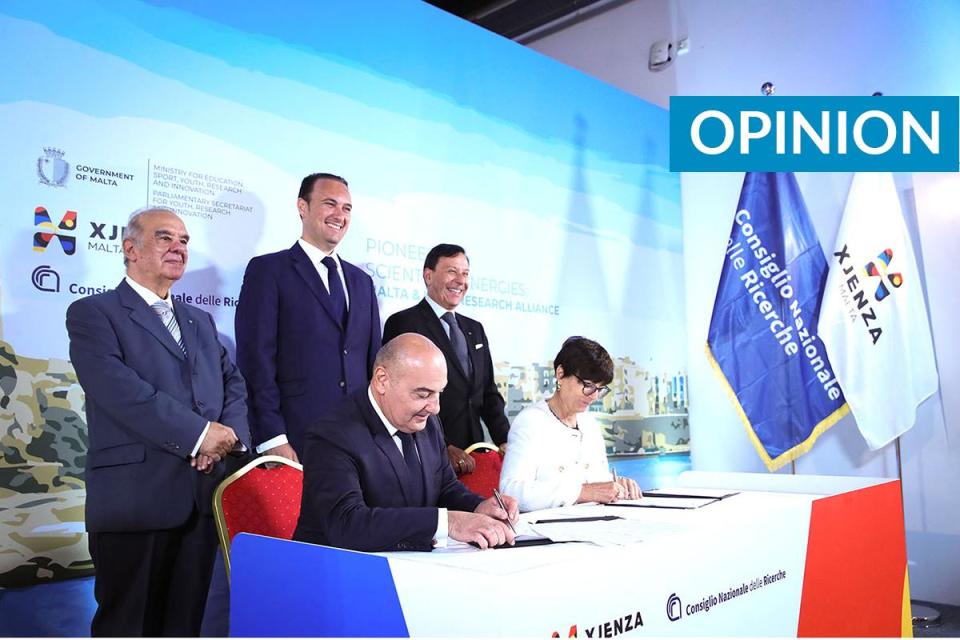 The signing of the agreement between Xjenza Malta and Italy’s Consiglio Nazionale delle Ricerche. Photo: Alan Saliba/DOI