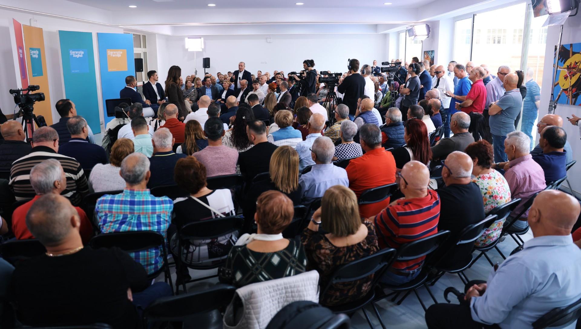 Supporters listening to the prime minister on Sunday. PL photo.
