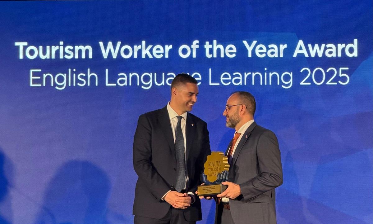 Allen Lofaro receiving the Tourism Worker of the Year Award.
