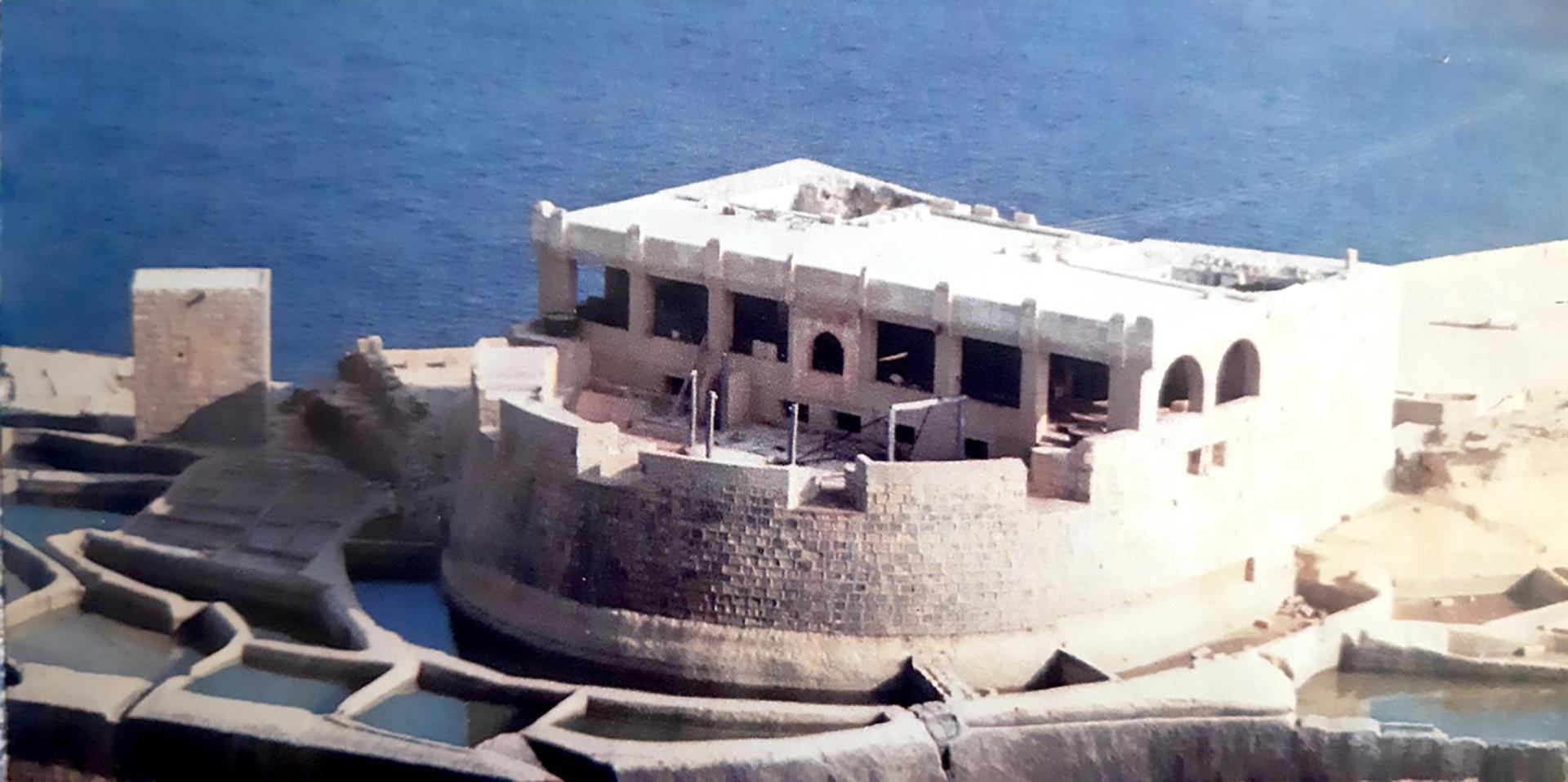 The battery pictured from a different angle in 1993.