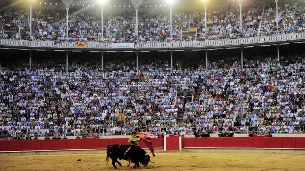 Barcelona ends bullfights