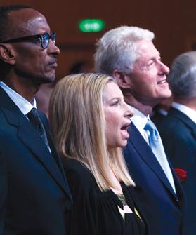 Barbra Streisand together with former US President Bill Clinton (right) and President of the Republic of Rwanda Paul Kagame at the birthday bash.