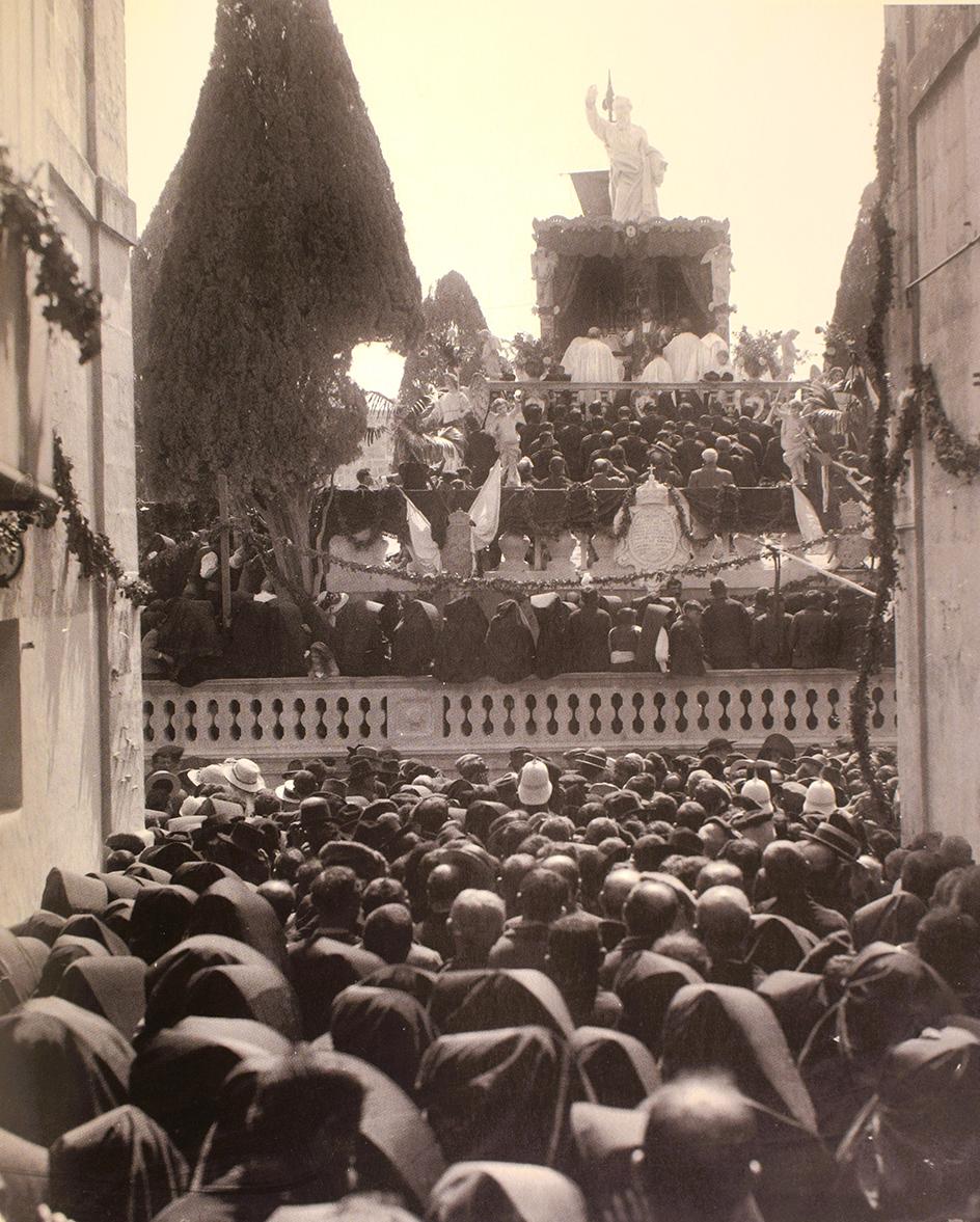 The 1913 International Eucharistic Congress on the grounds of St Paul&rsquo;s church. Photo: Richard Ellis
