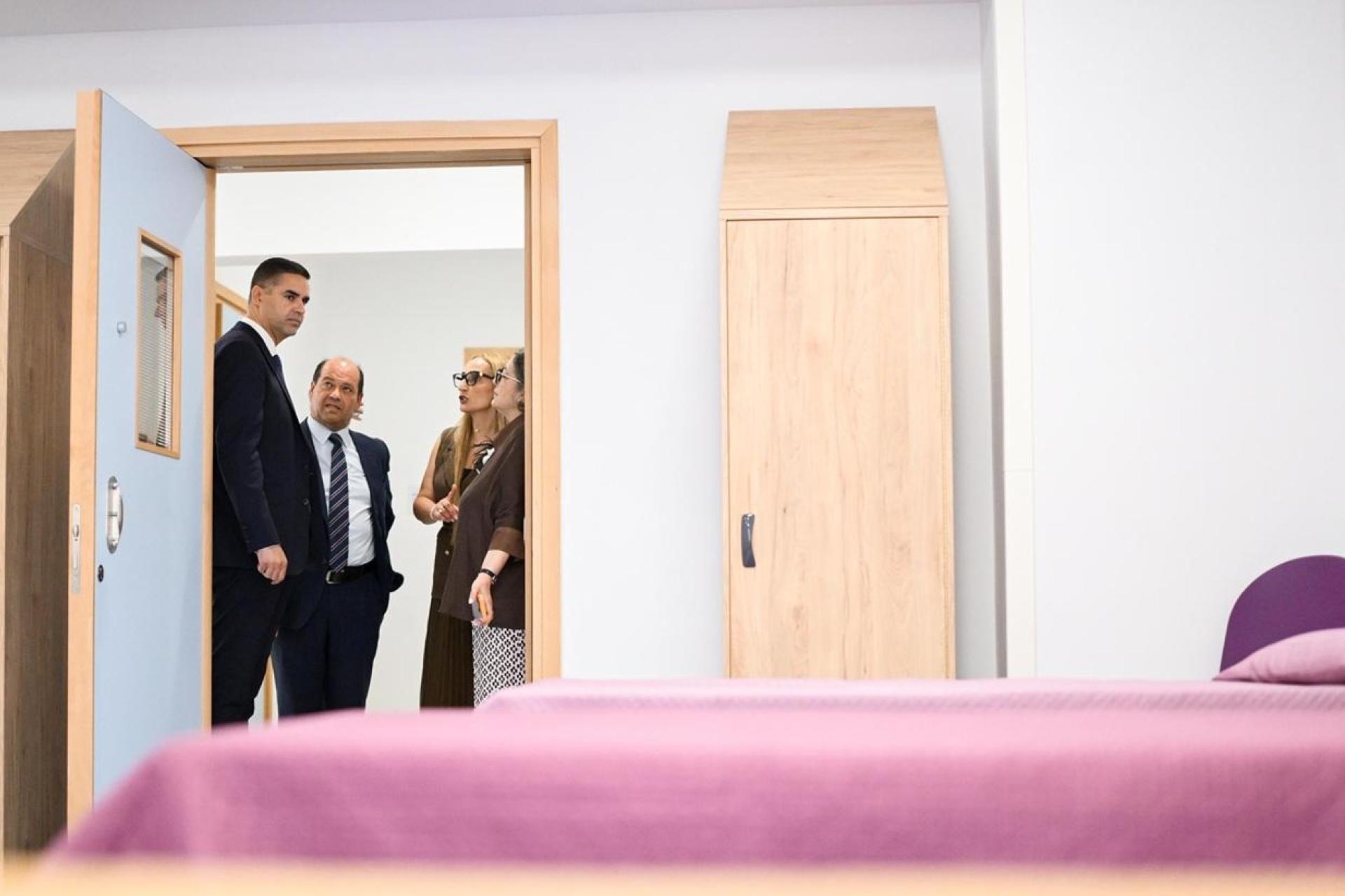 Health Minister pledges more mental health investment during Mount Carmel visit