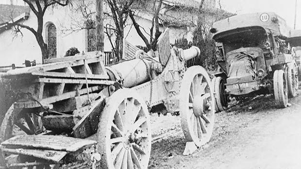 A French 155mm artillery gun towed by motor tractors on the road from Verdun near Blercourt. Photo: Imperial War Museum