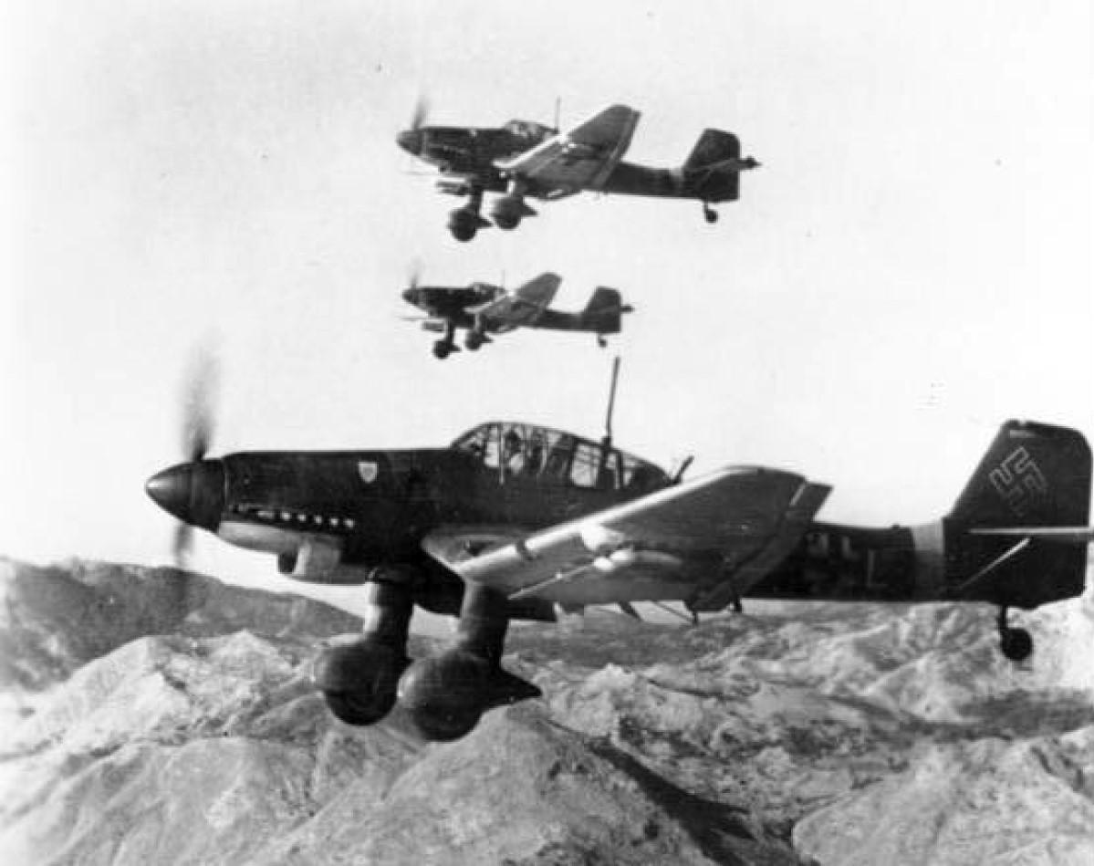 Junkers Ju 87Ds in flight photographed in 1943. They are similar to Junkers aircraft that attacked the ships in Operation Halberd.
