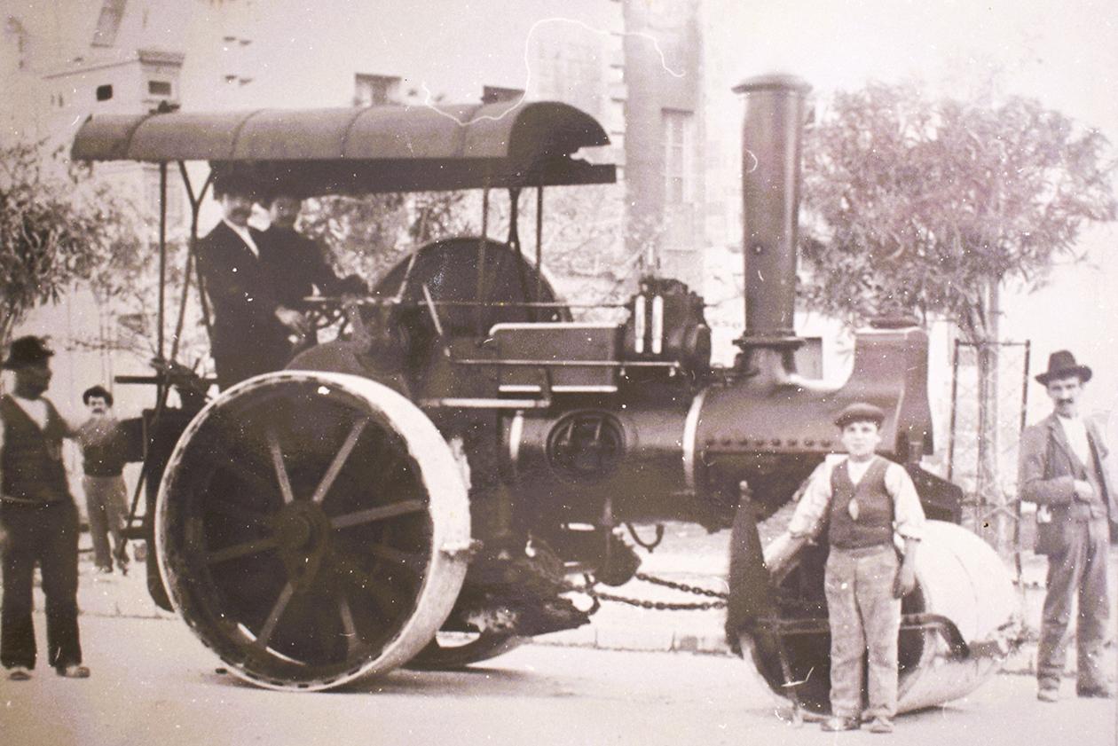 A steam roller for road construction, 1910s.