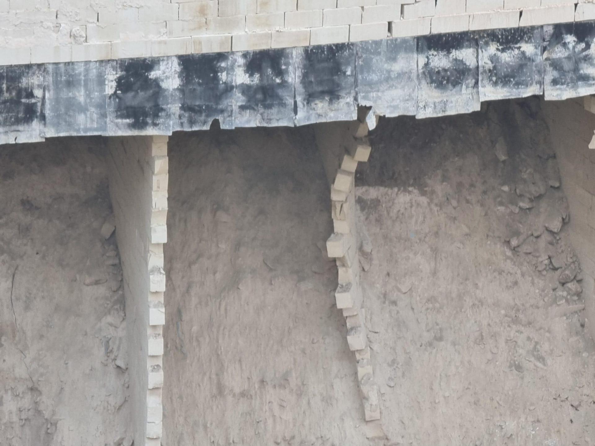 Detail of the failed fin wall underlying the three garage levels.