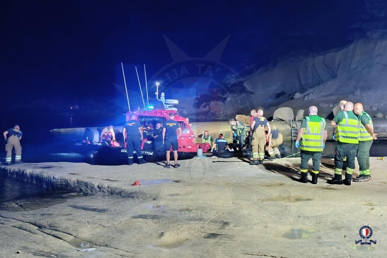 The victims are brought ashore at Ġnejna Bay. Police photo.
