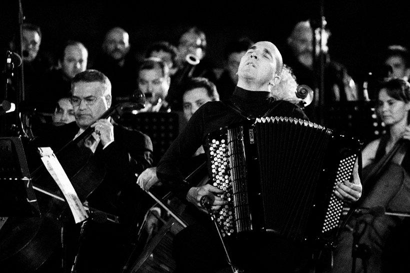 Special guest&nbsp;Mario Stefano Pietrodarchi will accompany the MPO with his bandoneon in Piazzolla's well-known tangos. Photo: Facebook