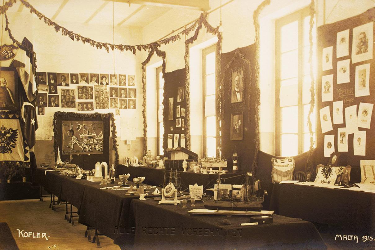 Display and sale of prisoner-of-war handcrafts in World War I.