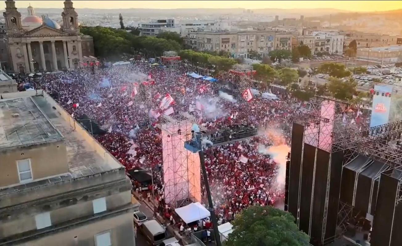 Labour supporters flocked to the Granaries in Floriana on Thursday evening for the PL's final mass meeting.