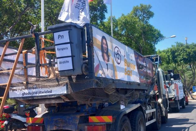 'Freedom of expression': ex minister justifies carcading truck ridiculing NGOs