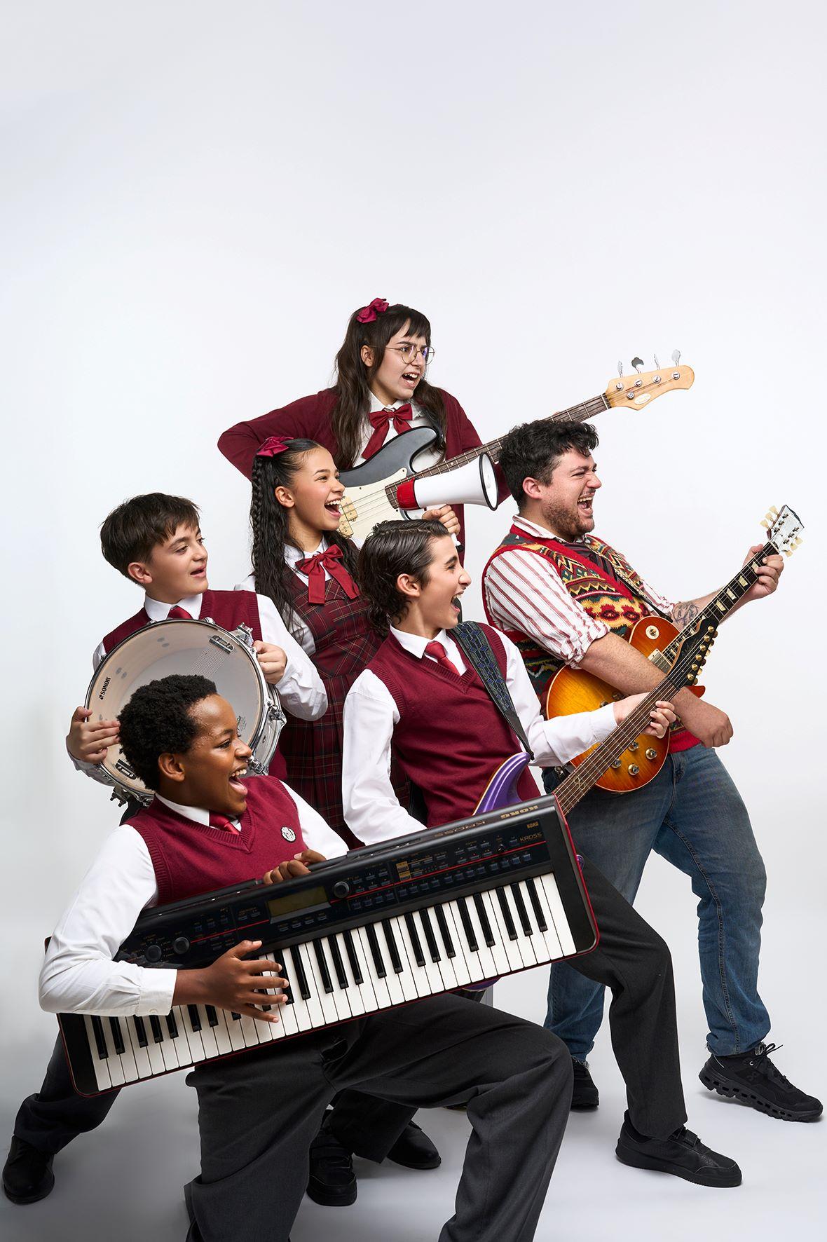 Instead of teaching academic subjects, Dewey Finn introduces the pupils to rock music.