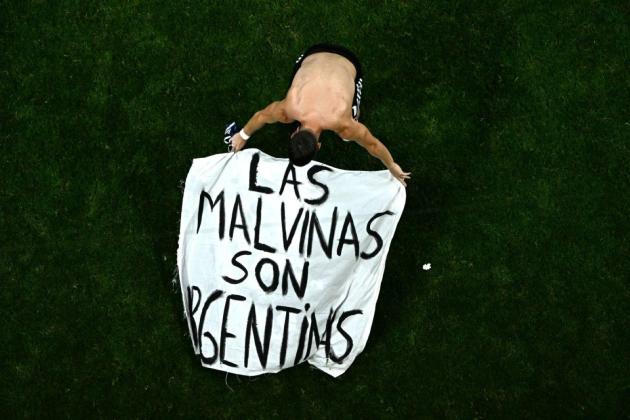 Argentina players display controversial Falklands banner after England match