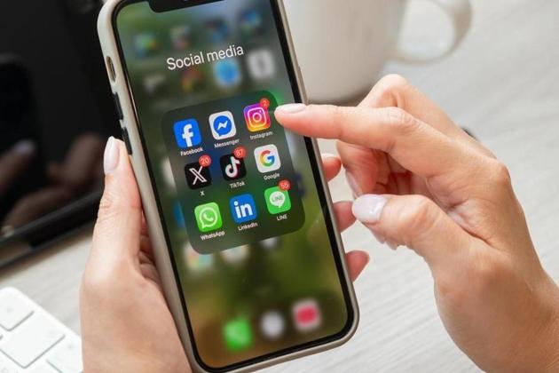 French parliament backs social media ban for under-15s in EU first