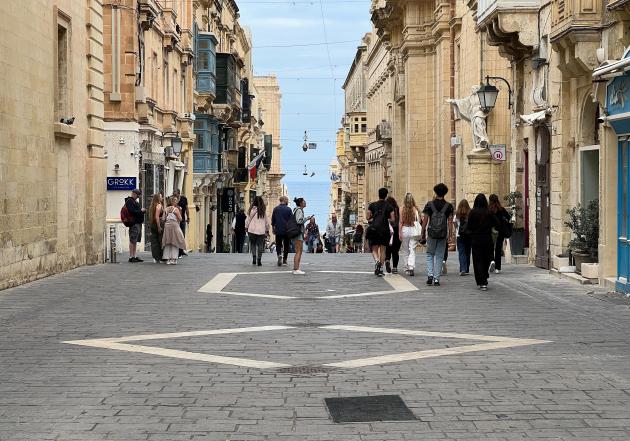 Lower Merchant Street without the furniture. Photo Christian Sant Fournier