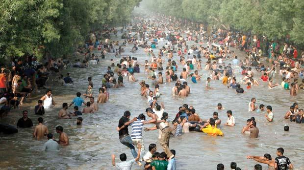 it-s-hot-in-pakistan